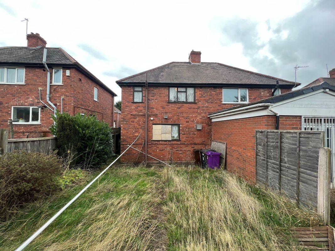 3 bedroom semi detached house in Wolverhampton