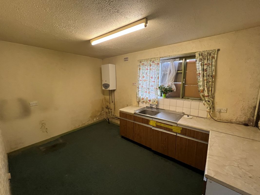 3 bedroom semi detached house in Wolverhampton