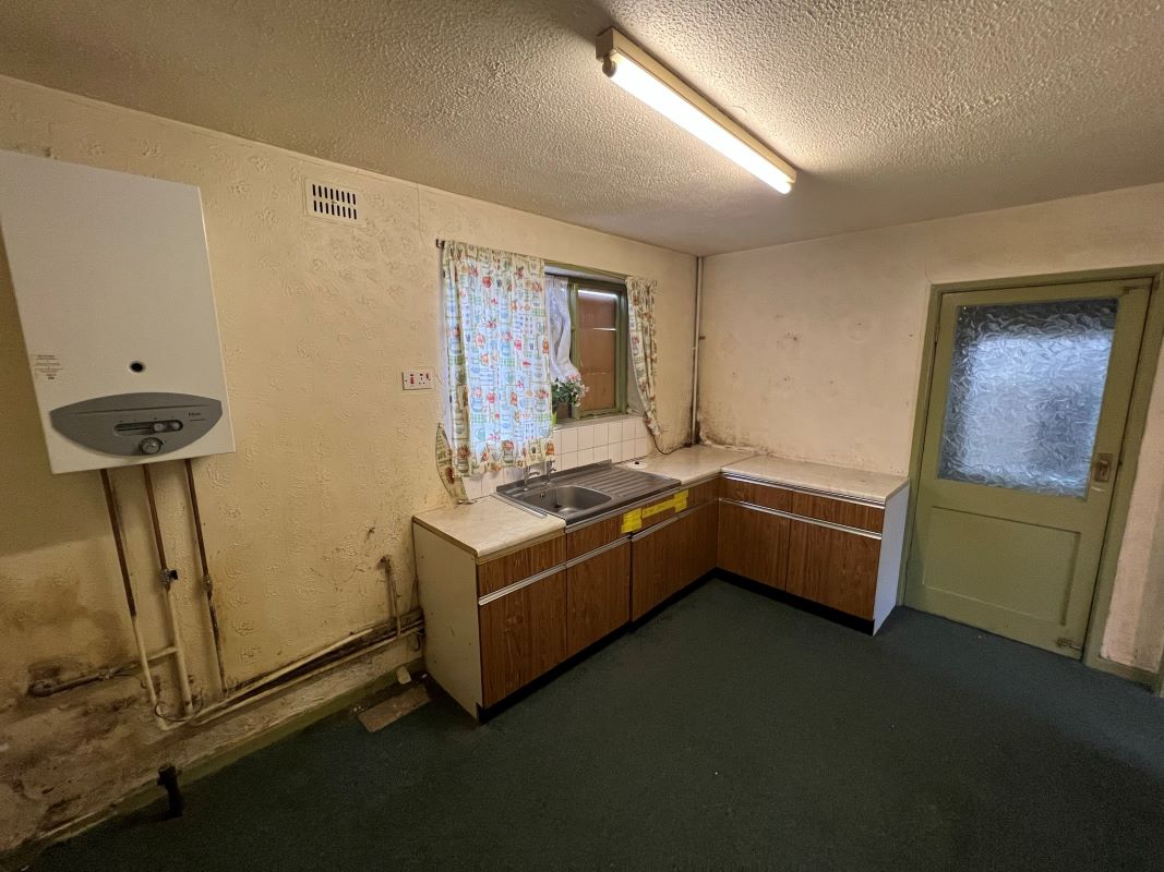 3 bedroom semi detached house in Wolverhampton