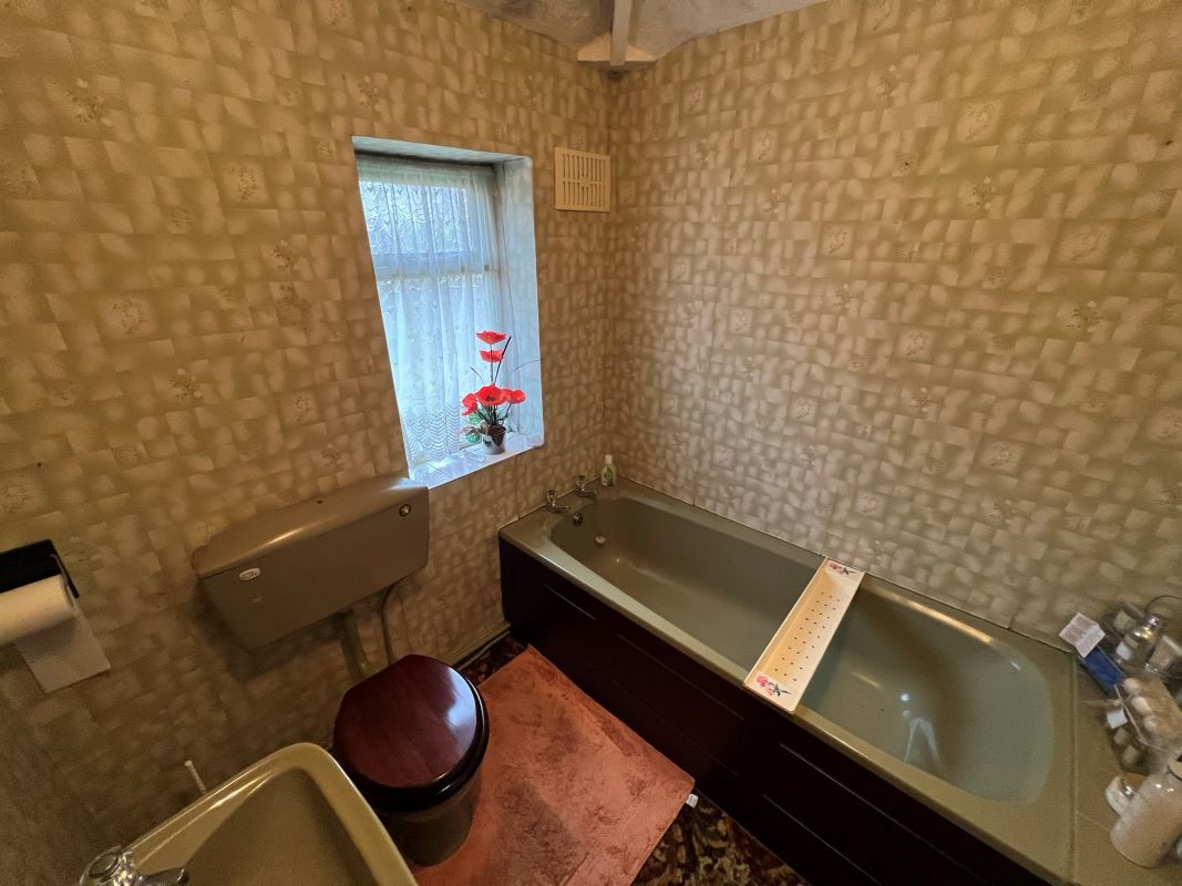 3 bedroom semi detached house in Wolverhampton