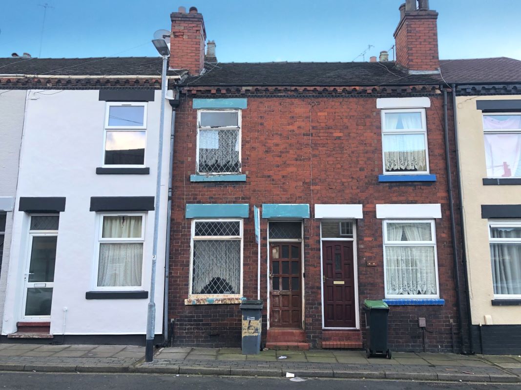 2 bedroom mid terraced house in Stoke on Trent