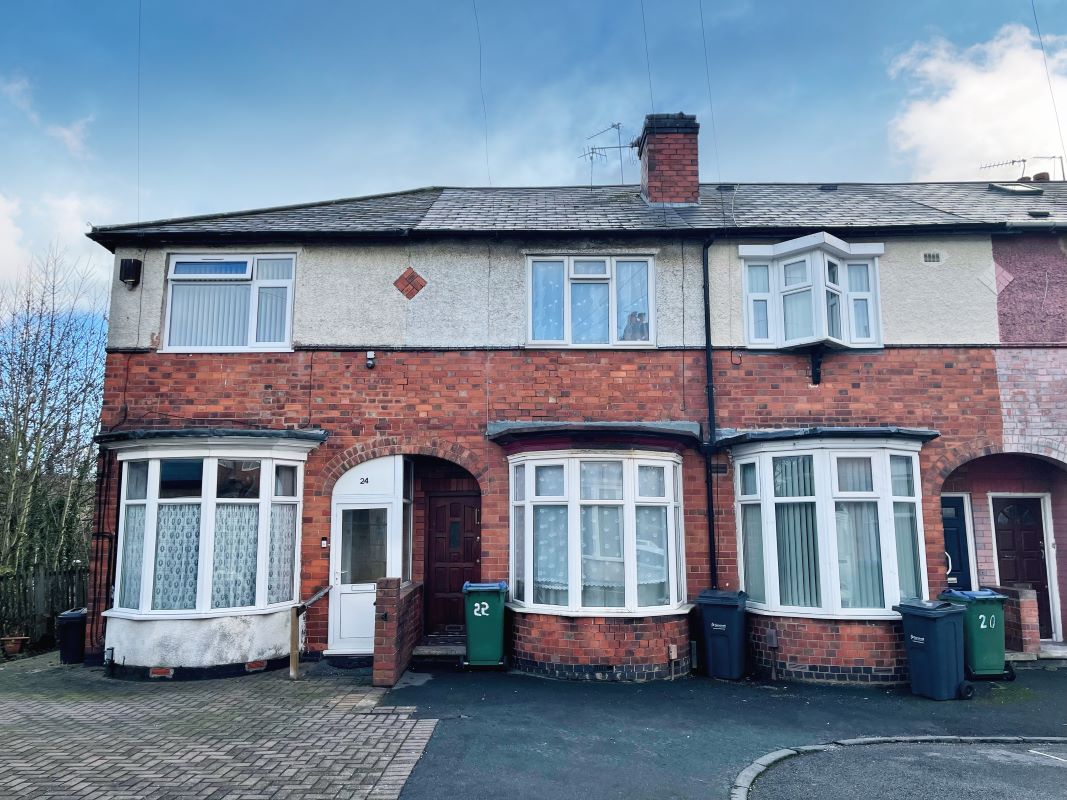2 bedroom mid terraced house in West Bromwich