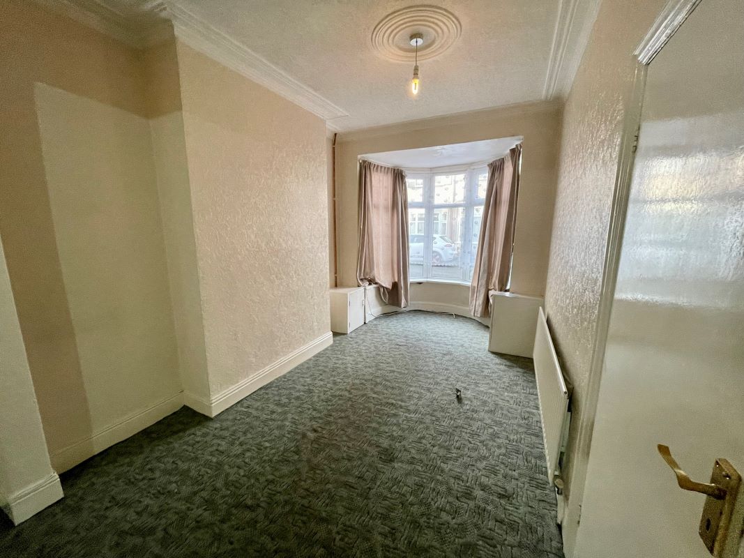 2 bedroom mid terraced house in West Bromwich
