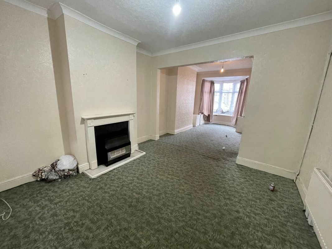 2 bedroom mid terraced house in West Bromwich