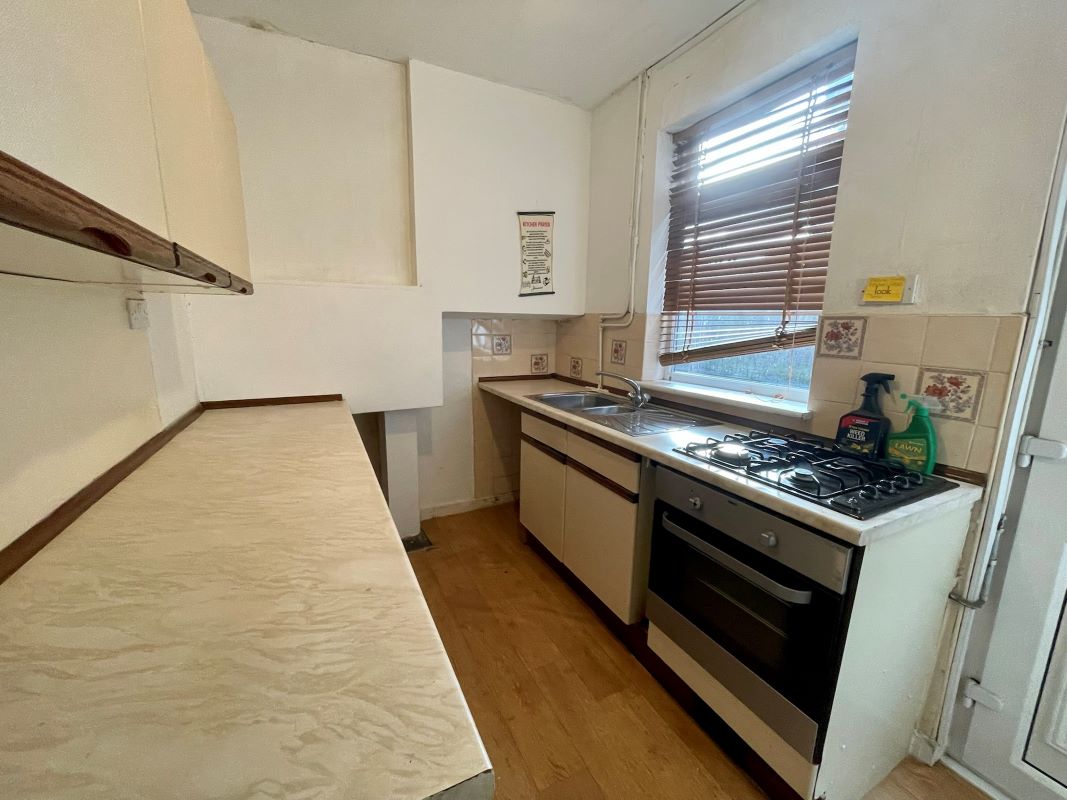 2 bedroom mid terraced house in West Bromwich