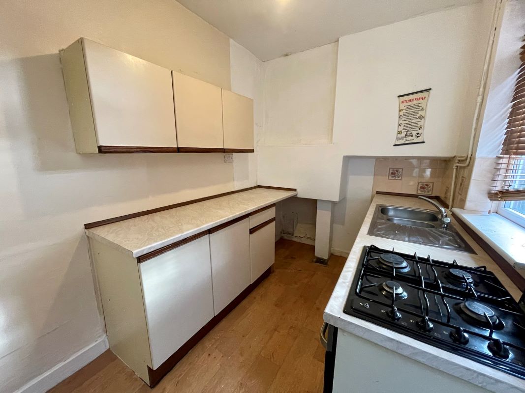 2 bedroom mid terraced house in West Bromwich