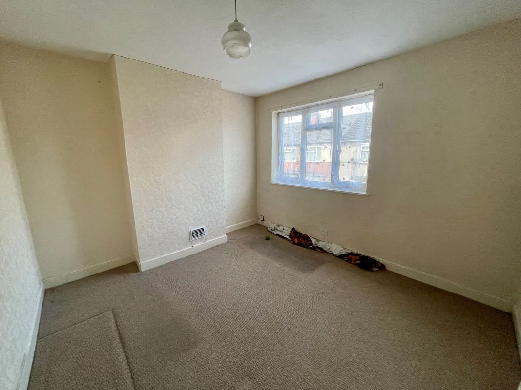2 bedroom mid terraced house in West Bromwich