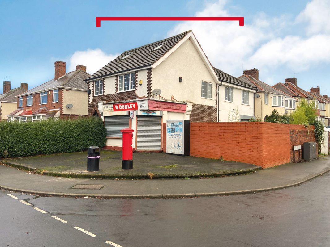3 bedroom detached property in Dudley Wood
