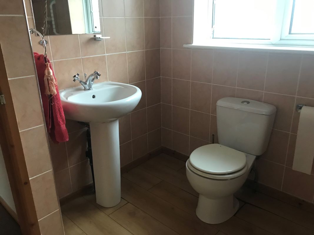3 bedroom detached property in Dudley Wood