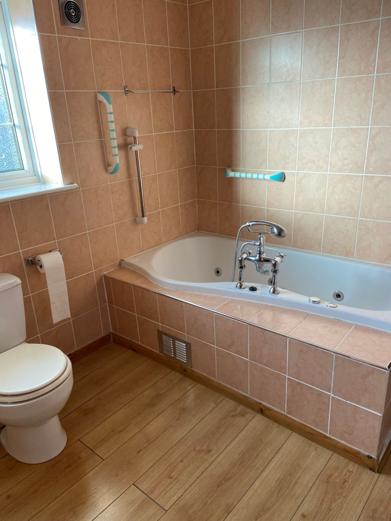 3 bedroom detached property in Dudley Wood