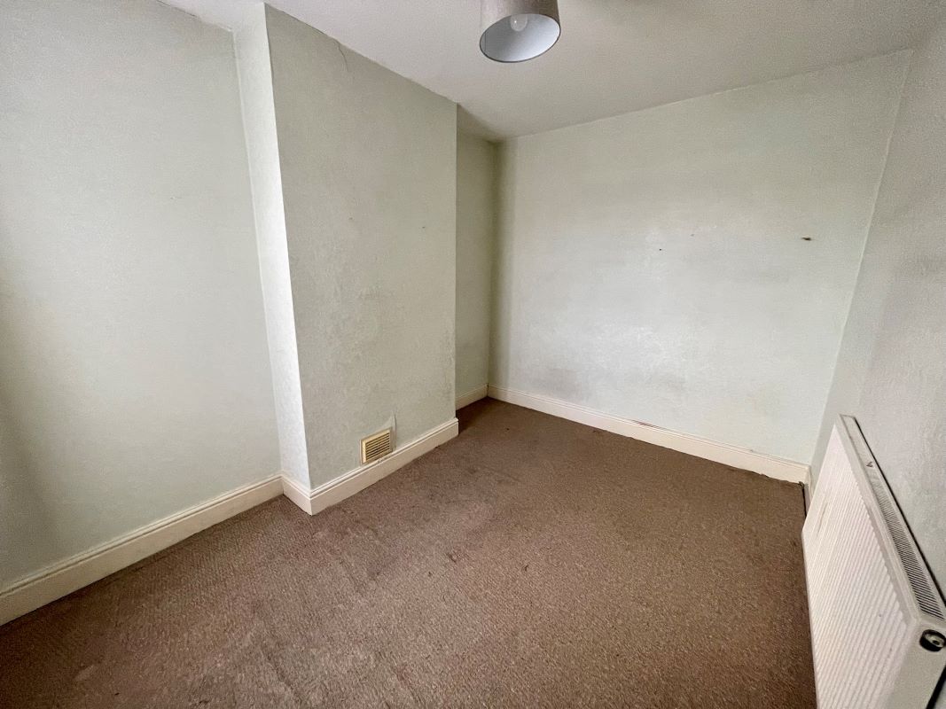 2 bedroom mid terraced house in West Bromwich
