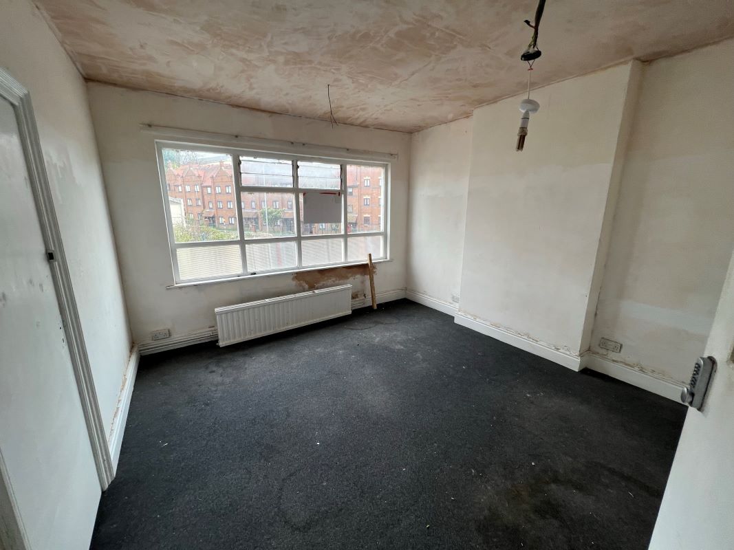 Freehold town centre office building in Walsall