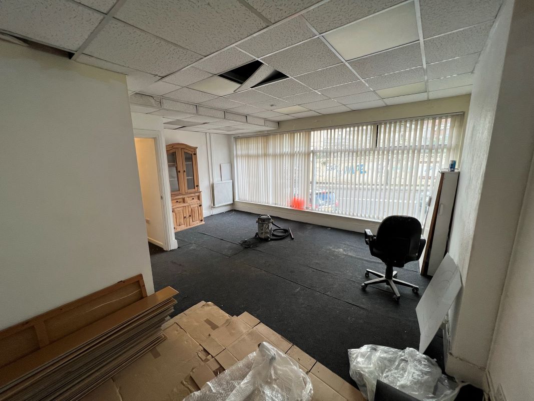 Freehold town centre office building in Walsall
