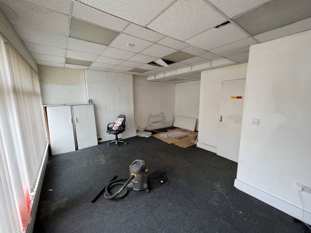 Freehold town centre office building in Walsall
