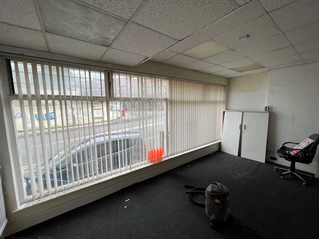 Freehold town centre office building in Walsall