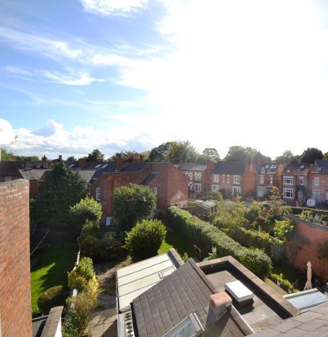 3 bedroom mid terraced house in Harborne