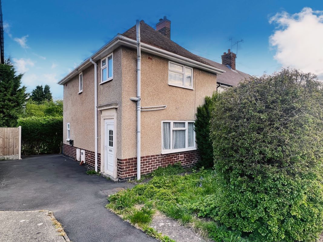 3 bedroom mid terraced house in Chesterfield