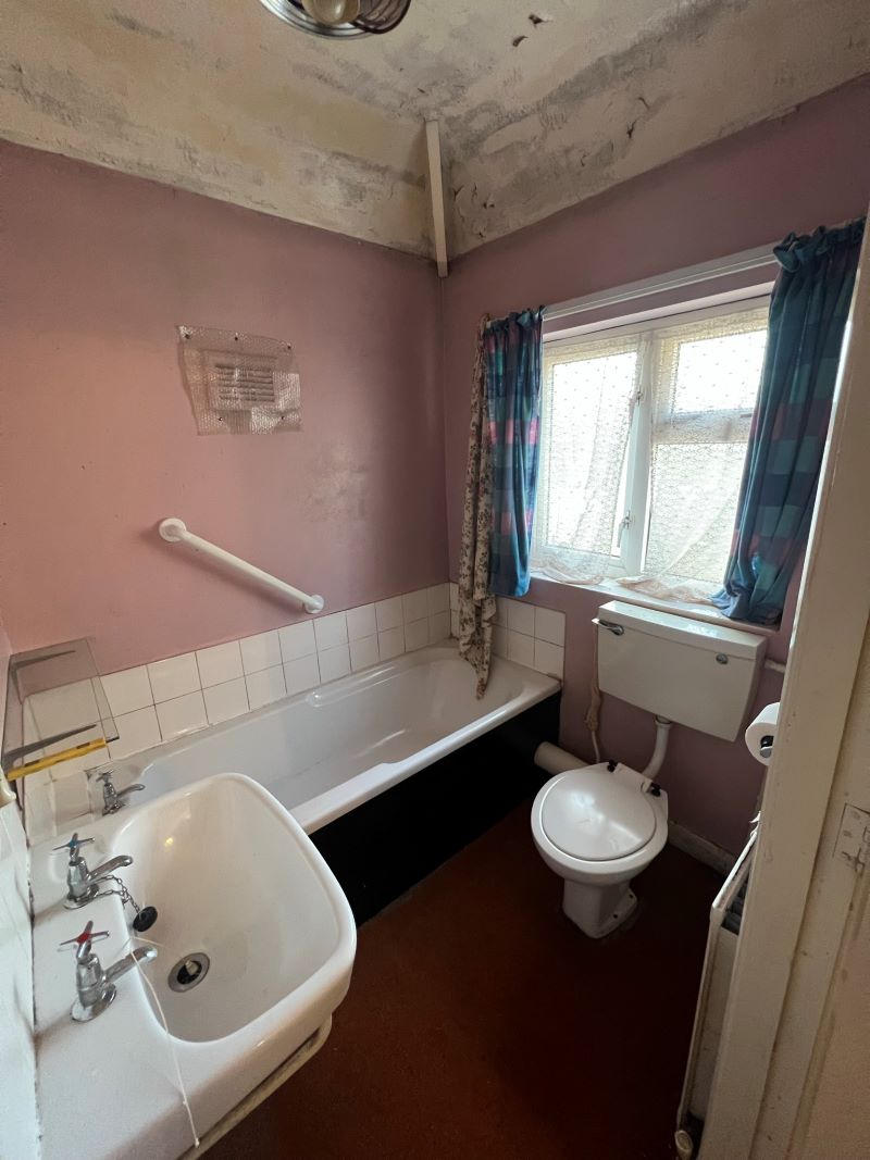 3 bedroom mid terraced house in Chesterfield