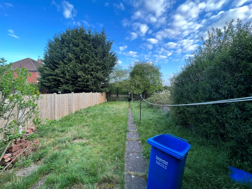 3 bedroom mid terraced house in Chesterfield