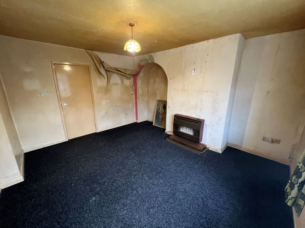 3 bedroom mid terraced house in Chesterfield