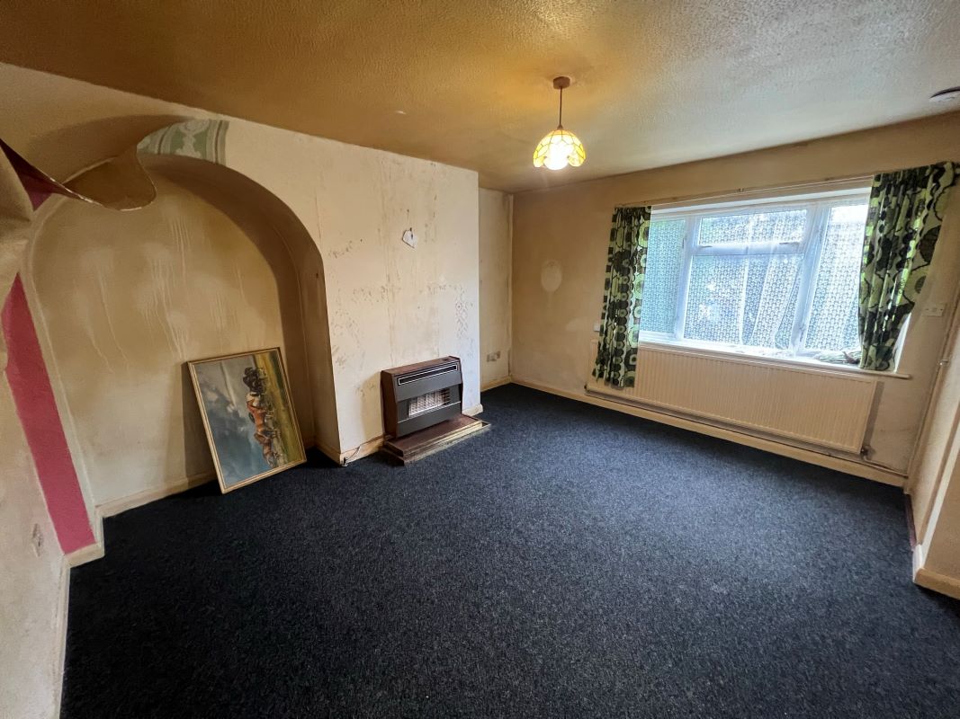 3 bedroom mid terraced house in Chesterfield