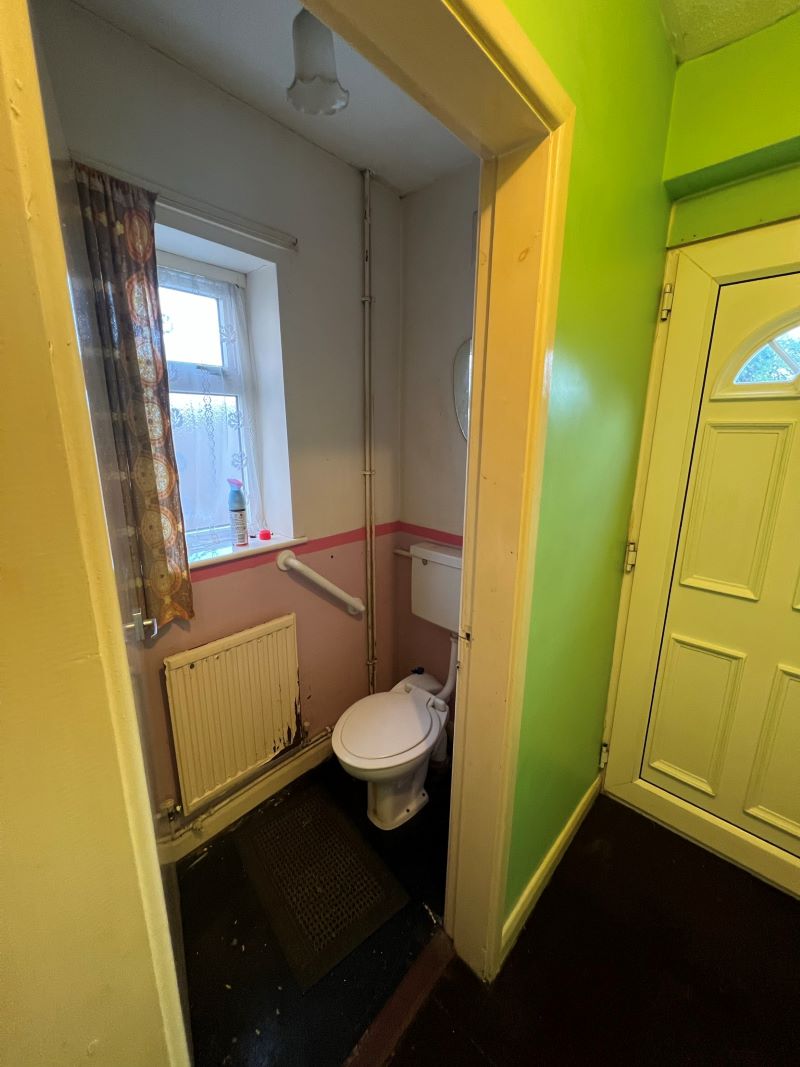 3 bedroom mid terraced house in Chesterfield
