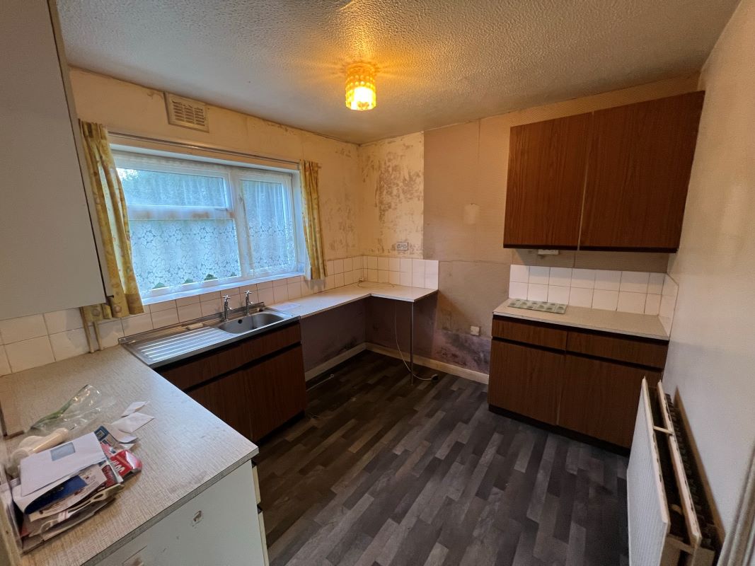 3 bedroom mid terraced house in Chesterfield