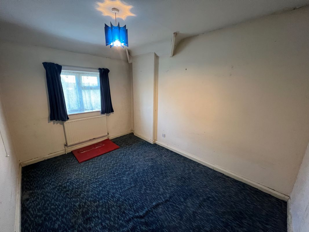 3 bedroom mid terraced house in Chesterfield
