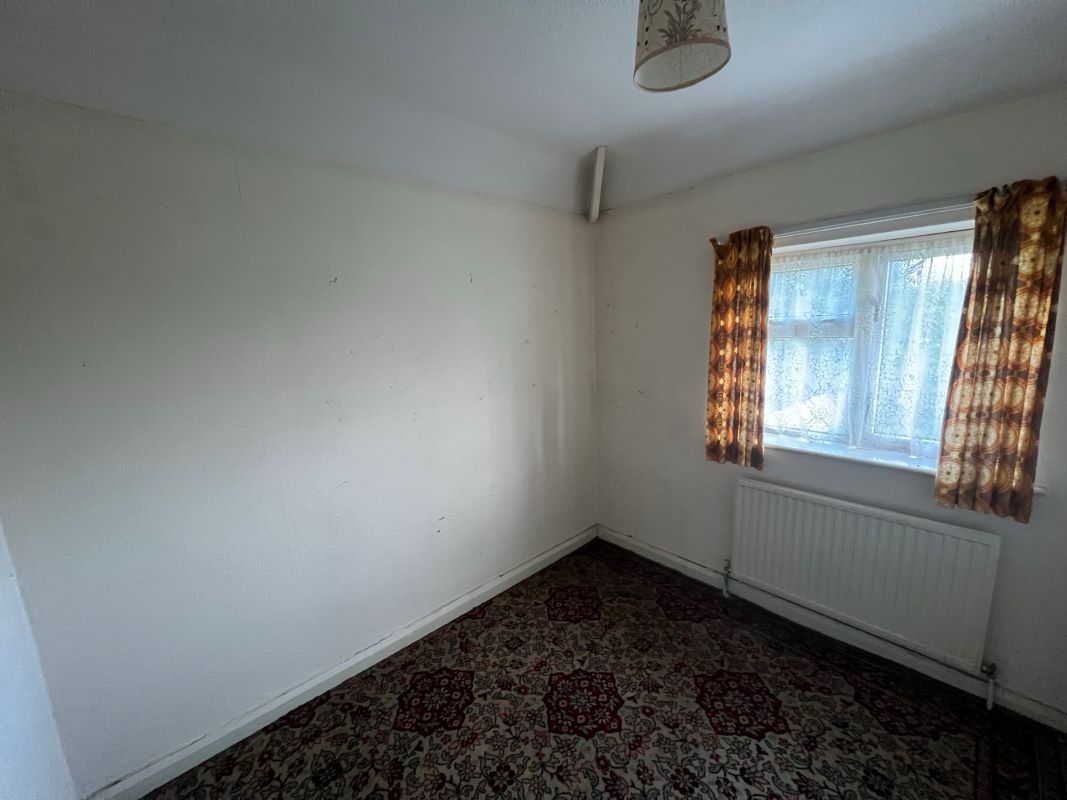 3 bedroom mid terraced house in Chesterfield