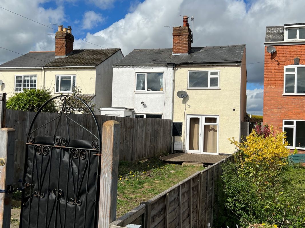 2 bedroom semi detached house in Worcester