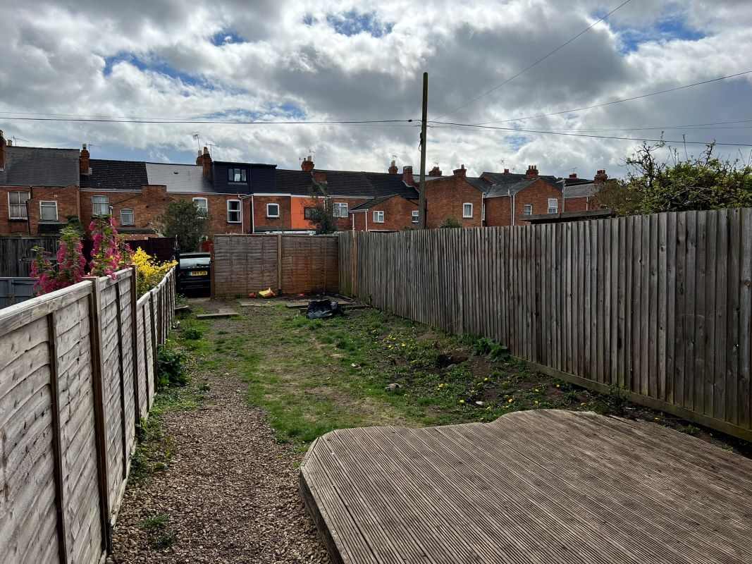 2 bedroom semi detached house in Worcester