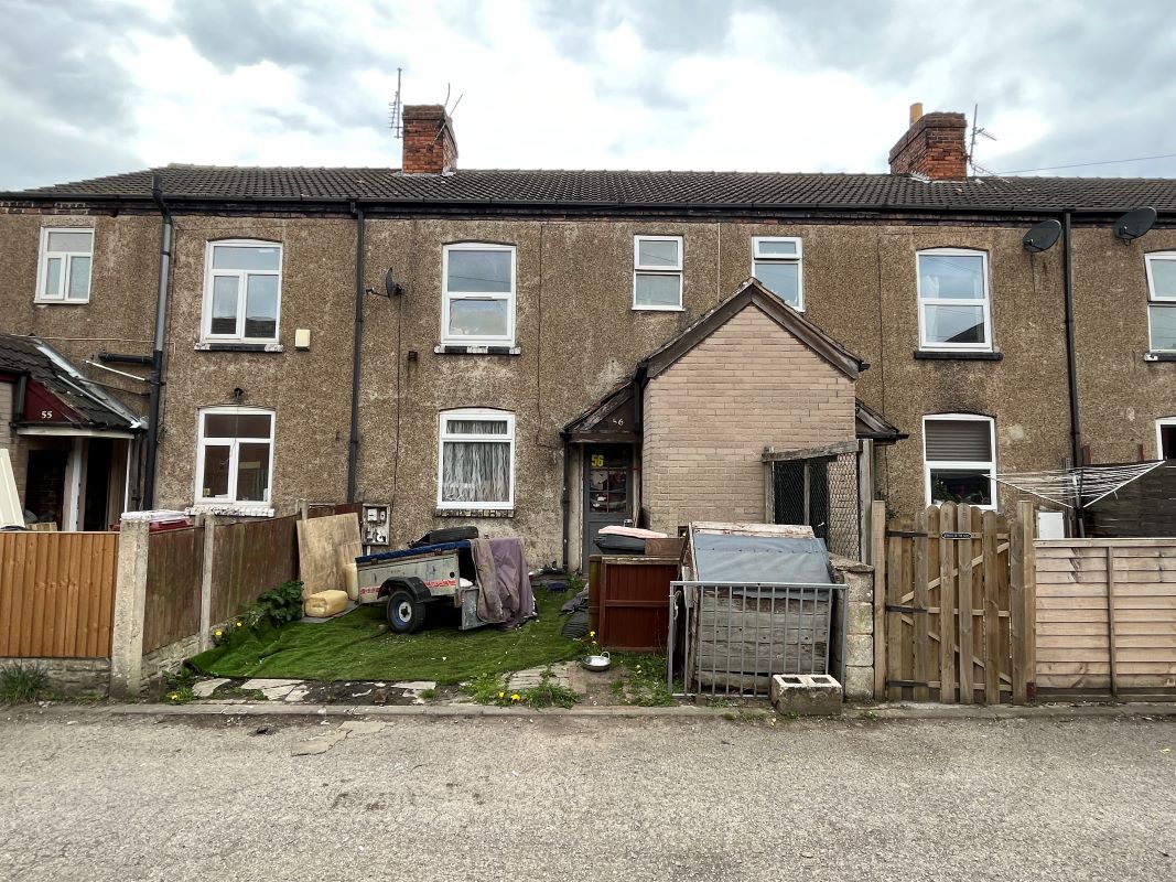 3 bedroom mid terraced house in Chesterfield