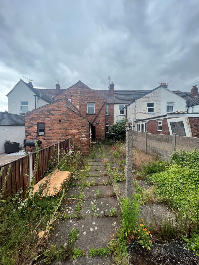 3 bedroom mid terraced house in Stafford.