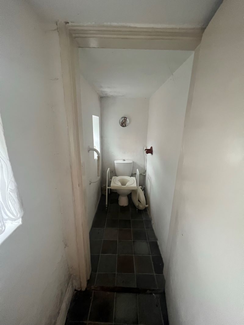 3 bedroom mid terraced house in Stafford.