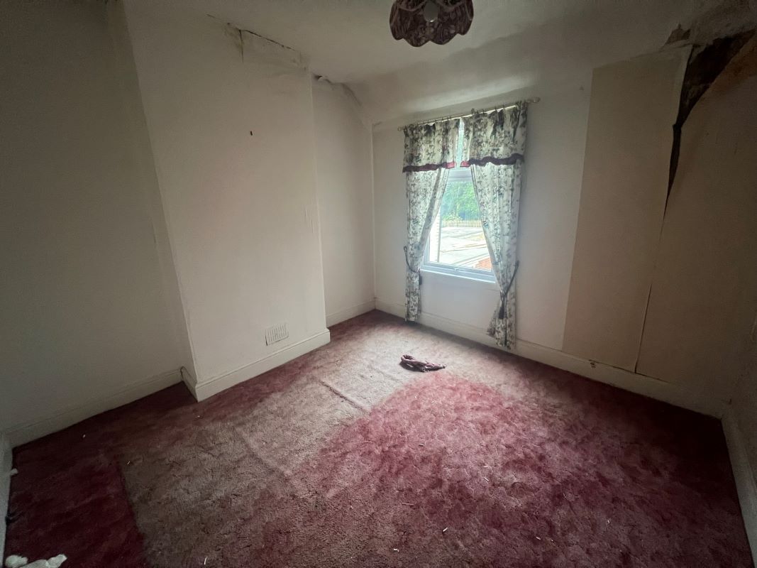 3 bedroom mid terraced house in Stafford.