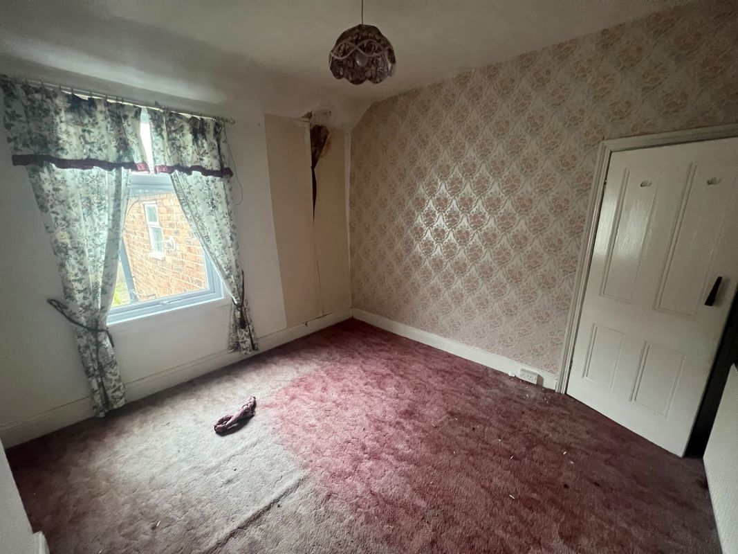 3 bedroom mid terraced house in Stafford.