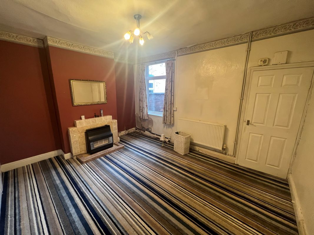 3 bedroom mid terraced house in Stafford.