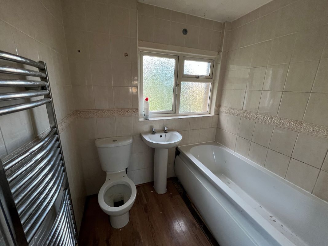 2 bedroom semi detached house in Rhodesia, Worksop, Notts.