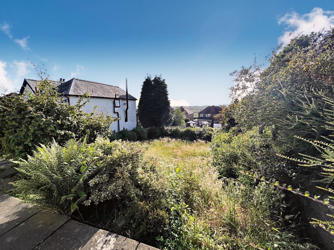 3 bedroom semi detached house in Lickey End