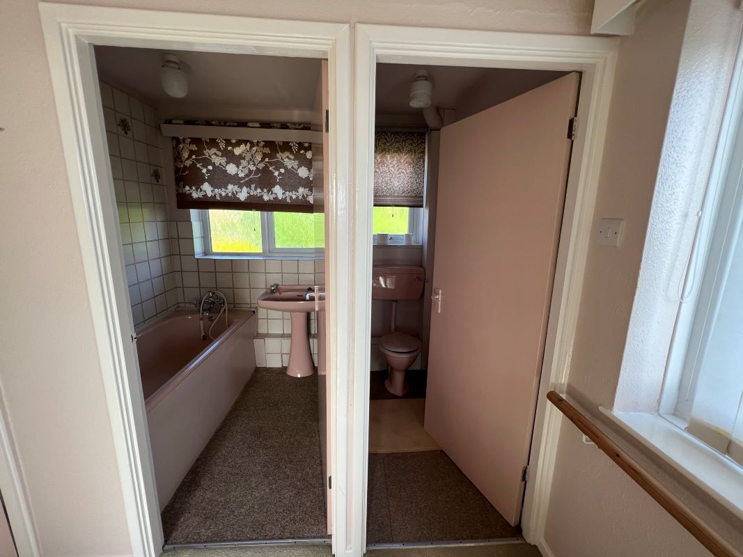 3 bedroom semi detached house in Lickey End