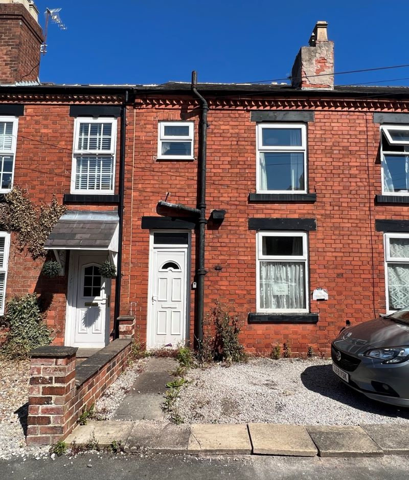 2 bedroom mid terraced house in Heanor, Derbys.