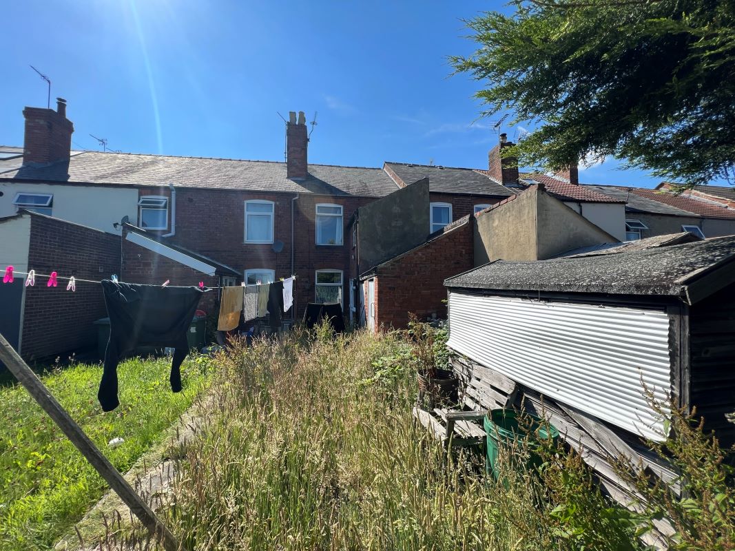 2 bedroom mid terraced house in Heanor, Derbys.