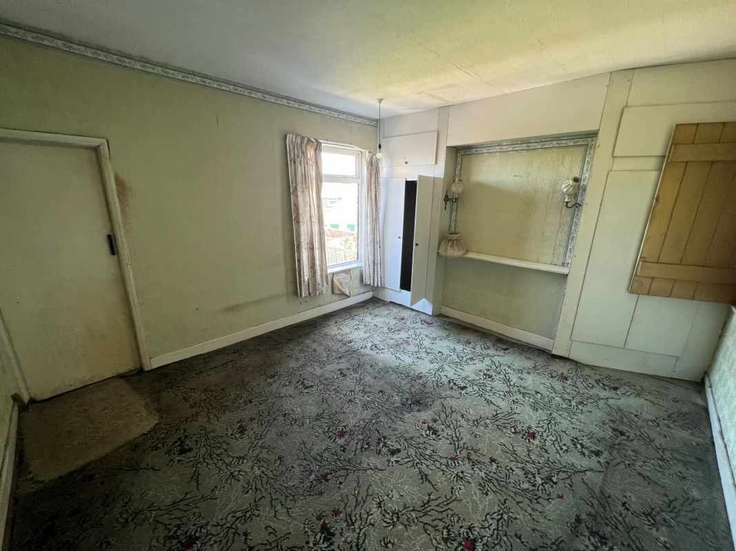 2 bedroom mid terraced house in Heanor, Derbys.