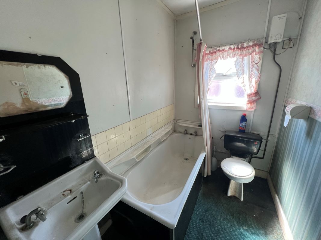 2 bedroom mid terraced house in Heanor, Derbys.