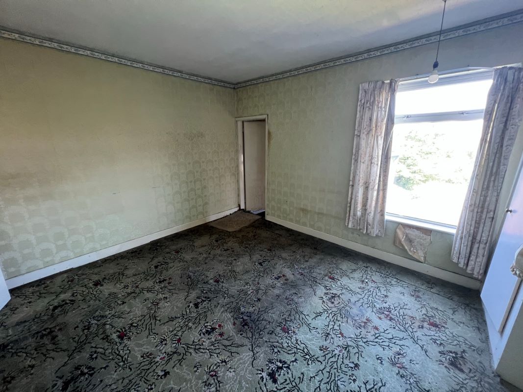 2 bedroom mid terraced house in Heanor, Derbys.