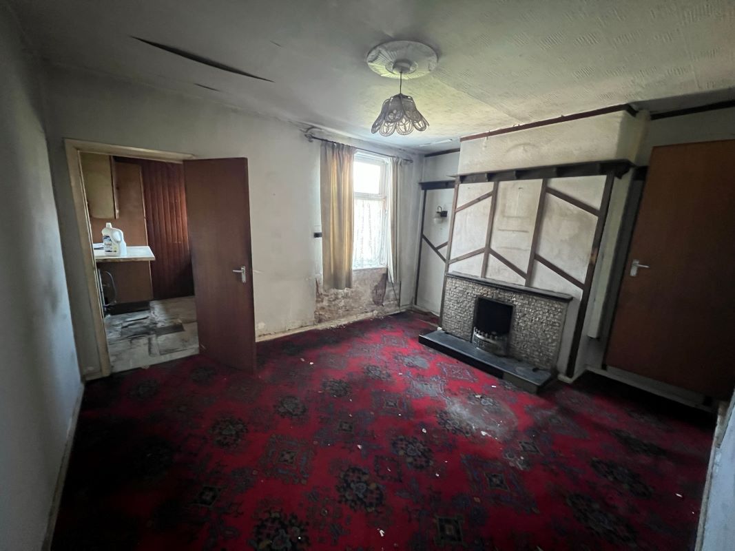 2 bedroom mid terraced house in Heanor, Derbys.