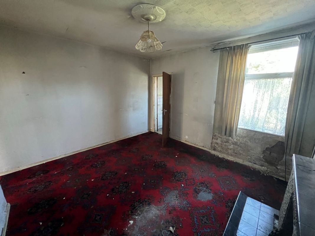 2 bedroom mid terraced house in Heanor, Derbys.
