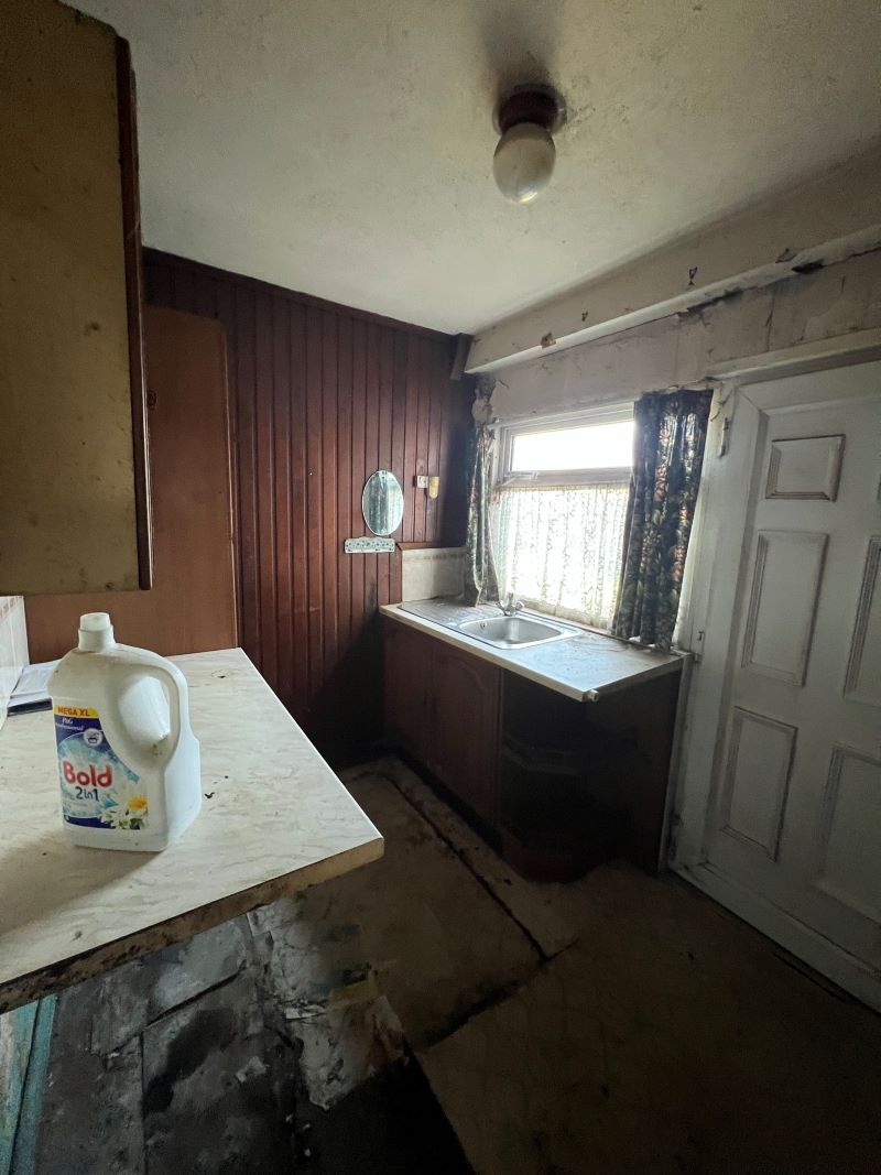 2 bedroom mid terraced house in Heanor, Derbys.