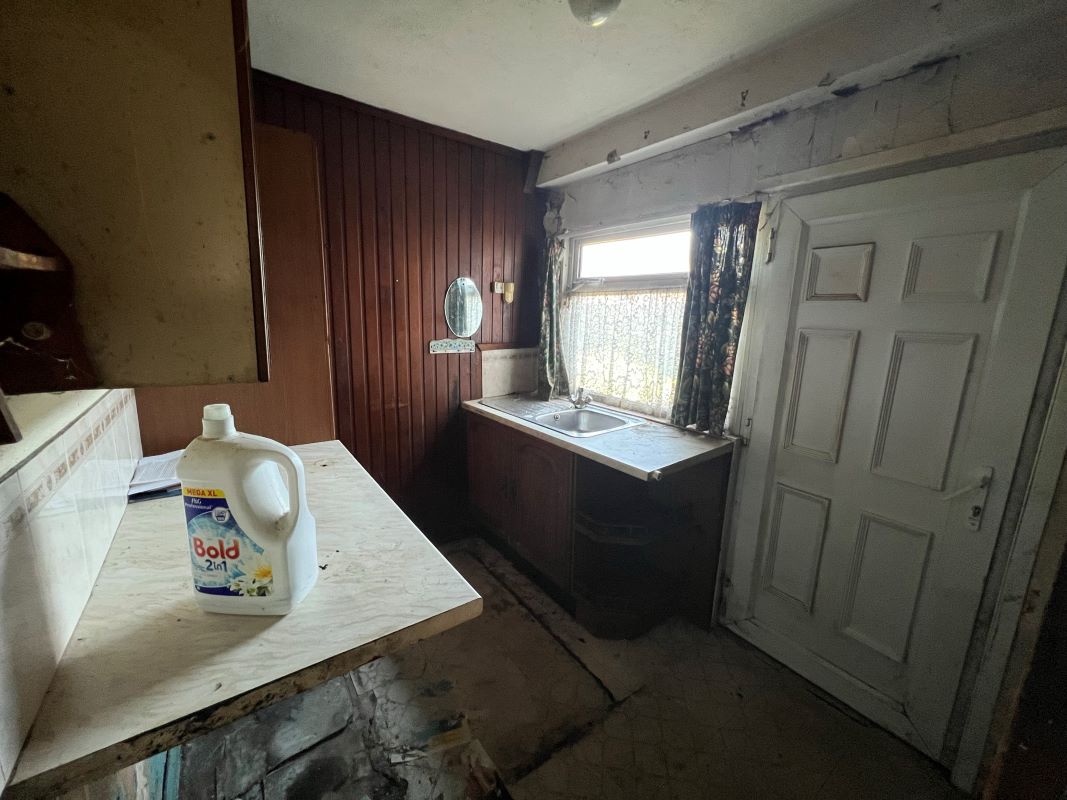 2 bedroom mid terraced house in Heanor, Derbys.