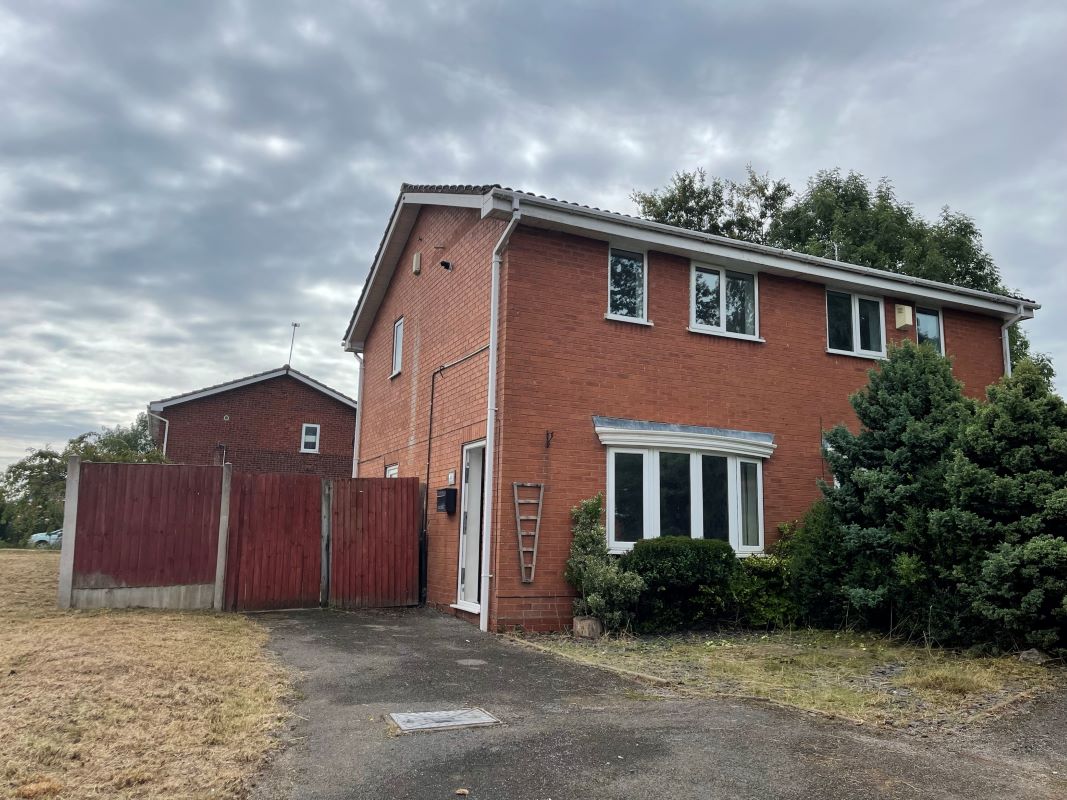 2 bedroom semi detached house in Stafford